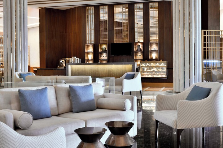 Lounge 42 of 51