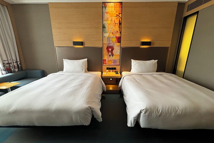 Room 15 of 38
