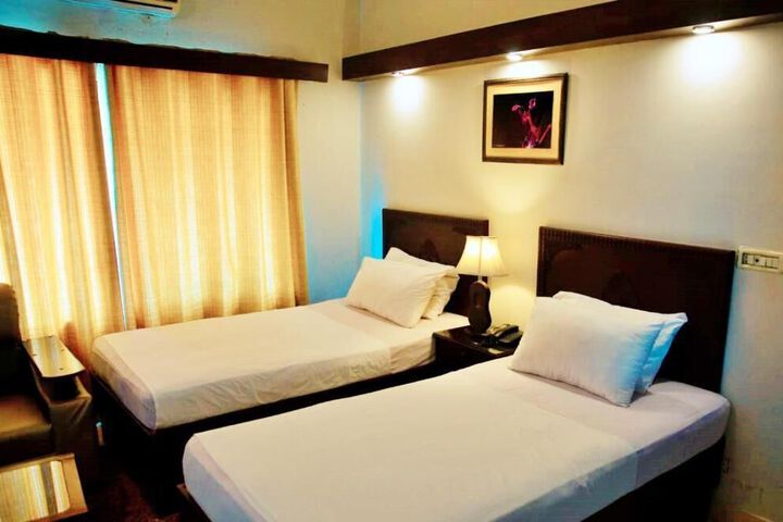 Room 11 of 20