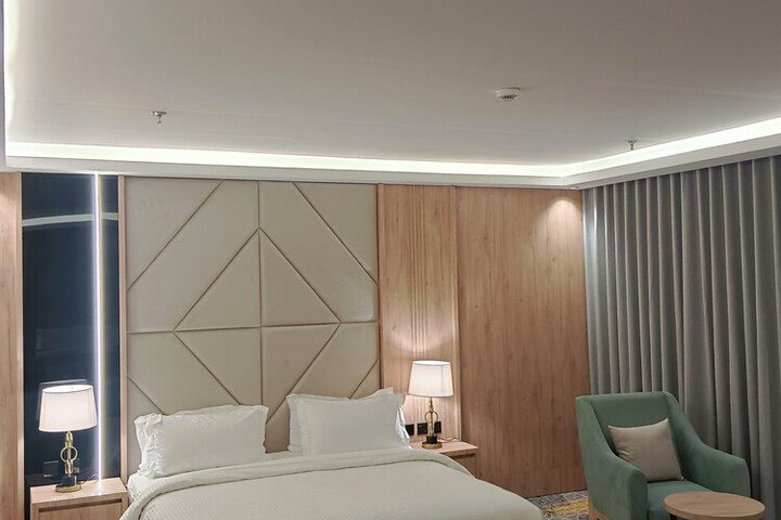 Room 18 of 39