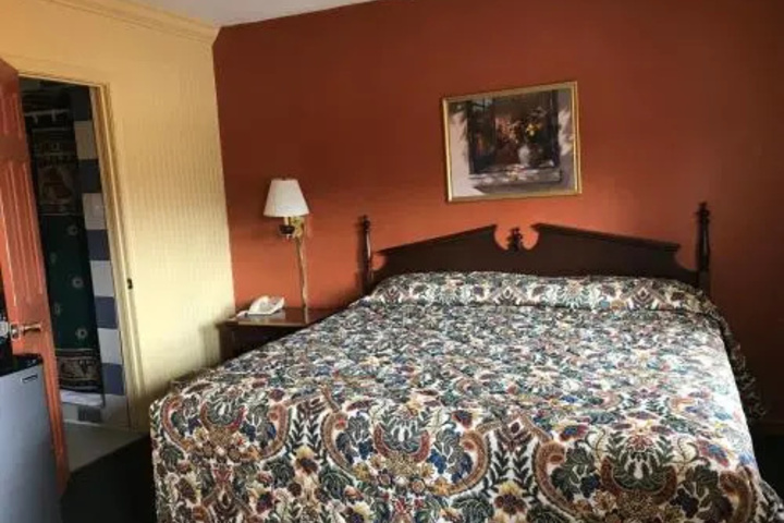 Room 3 of 3