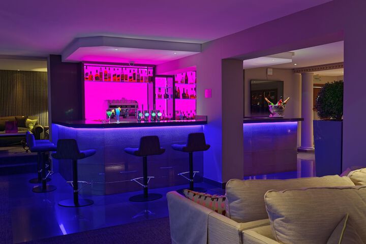 Lounge 99 of 113