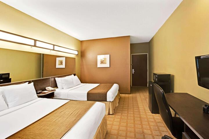 1 Queen Bed (6 of 14)