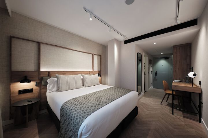 Room 27 of 88