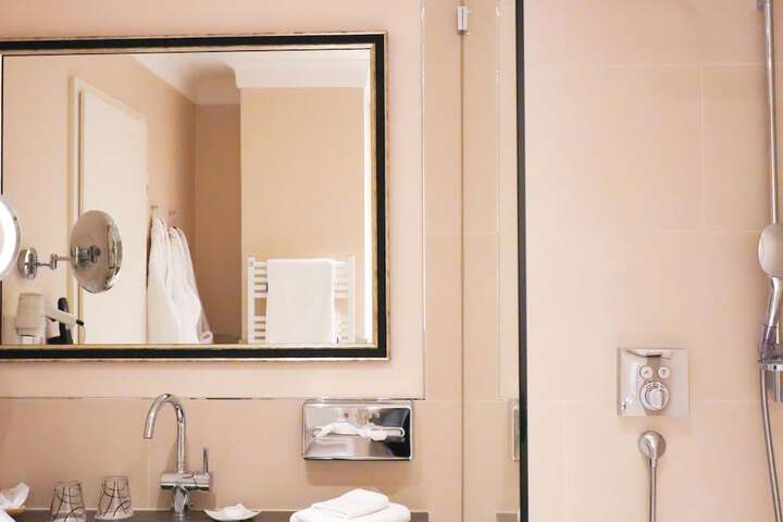 Room 110 of 187