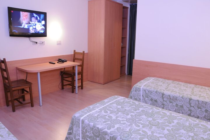 Room 7 of 42