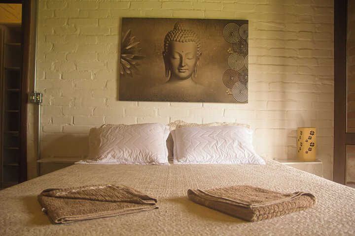 Room 4 of 106
