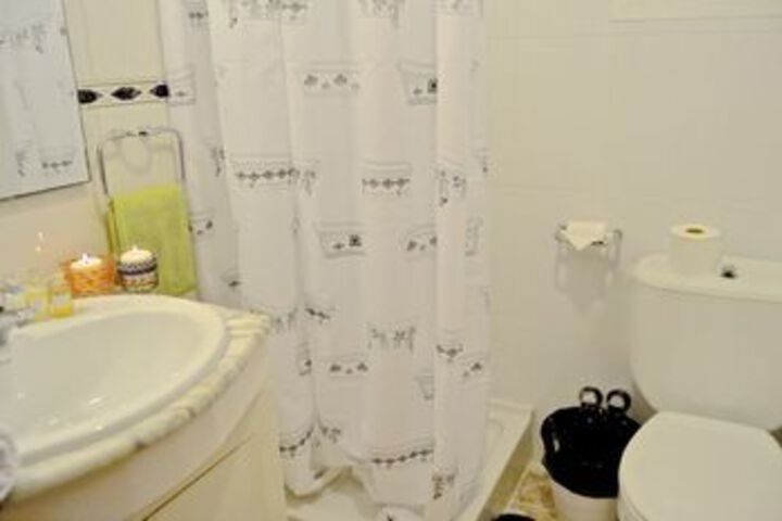 Room 5 of 102