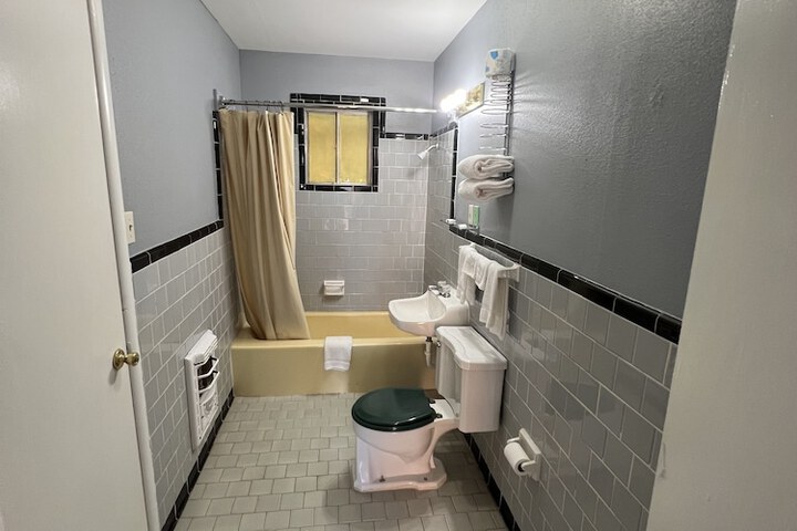 Room 22 of 26