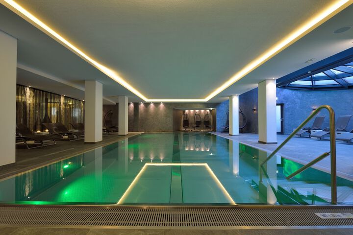 Pool Hotel