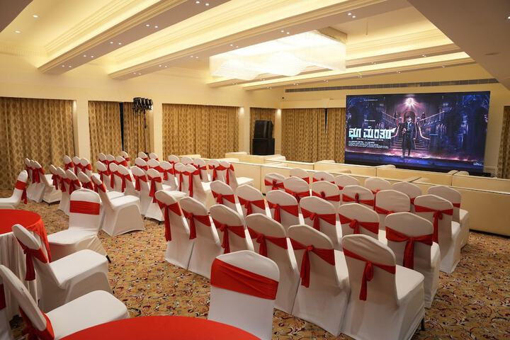 Ballroom/Hall 59 of 70