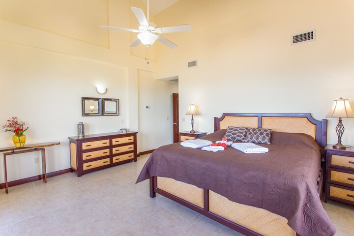 Room 19 of 328