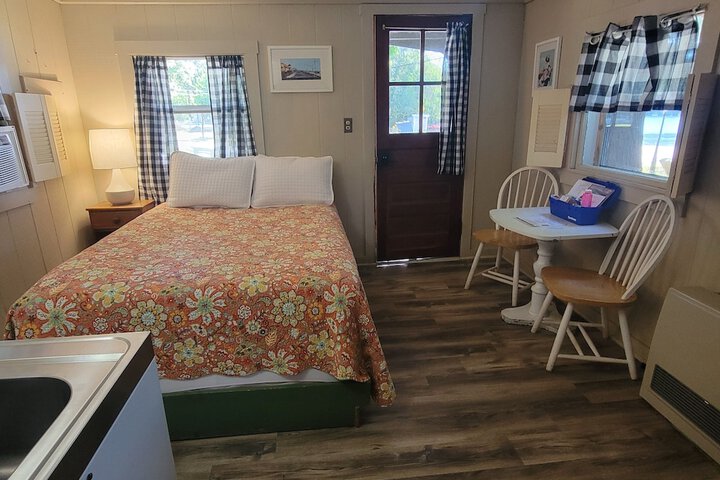 Room 6 of 212