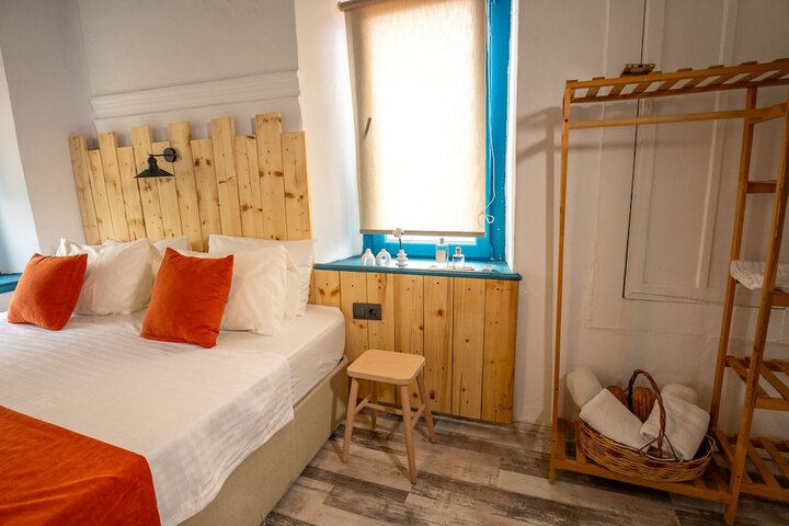 Room 2 of 47