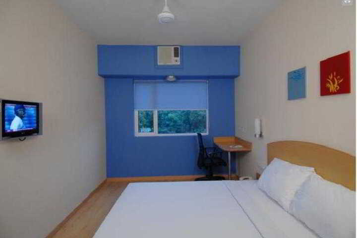 Room 8 of 12
