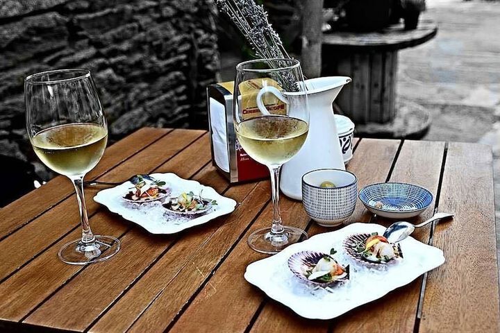 Dining 16 of 33