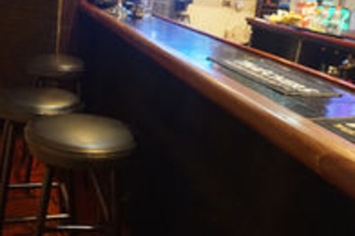 Lounge 14 of 33
