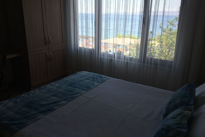 Yelkovan Ada Evi in Marmara