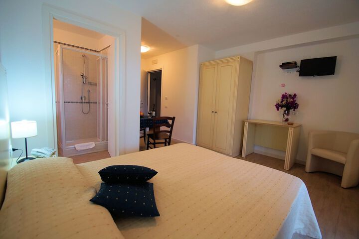 Room 8 of 63