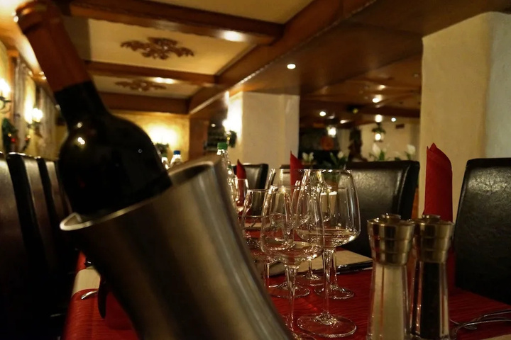 Dining 20 of 35