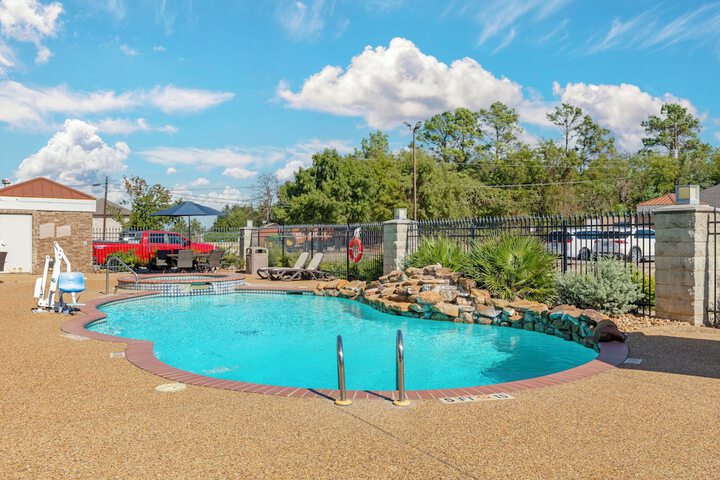 Pools & Facilities