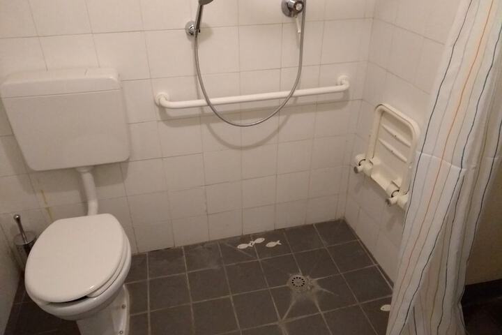 Room 72 of 96