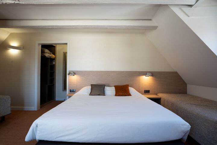 Room 15 of 38