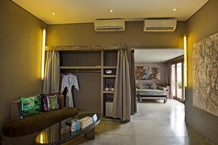 Room 93 of 227
