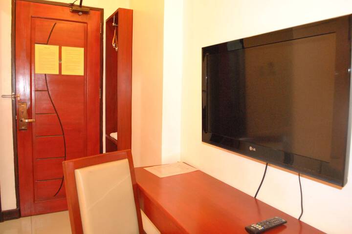 Room 15 of 33