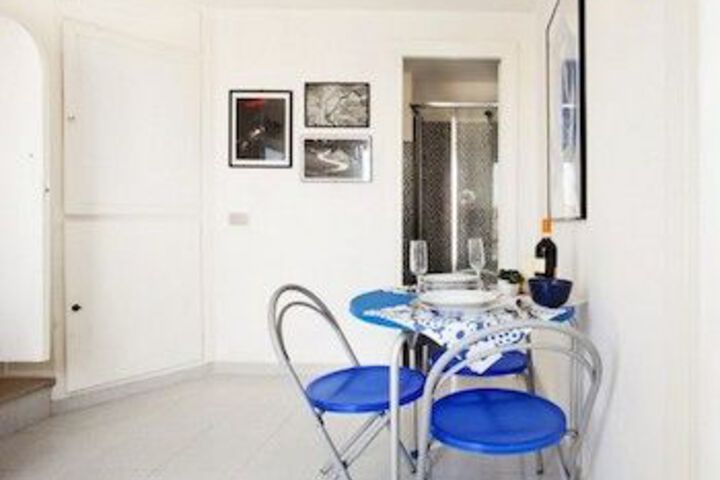 Room 42 of 168