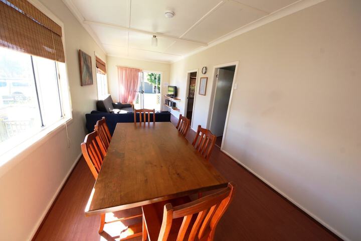 Room 6 of 10