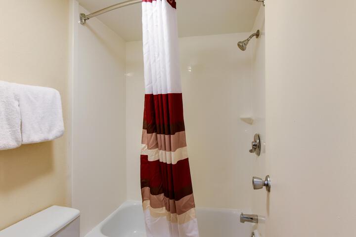 ADA Accessible Deluxe King (17 of 23)
