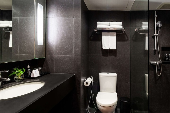Room 16 of 21