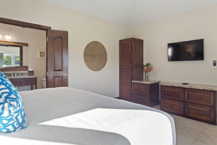 Room 33 of 179