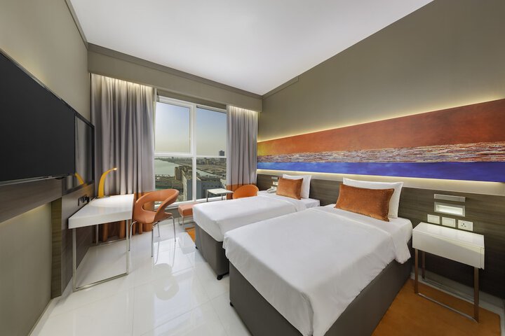 Room 4 of 25