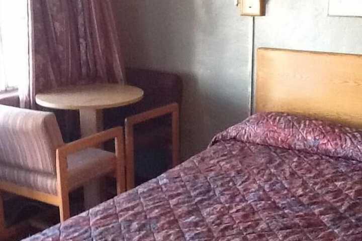 Room 8 of 28