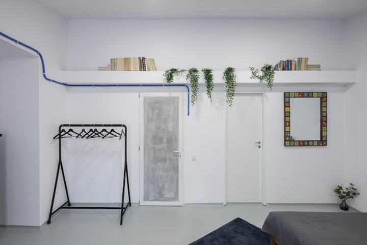 Room 6 of 60