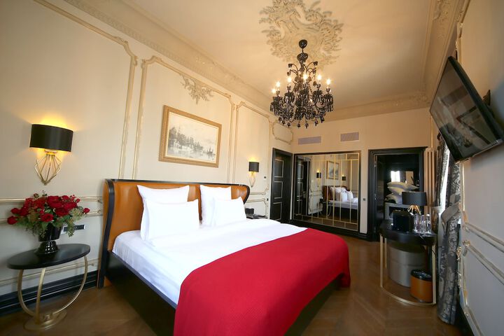 Room 4 of 60