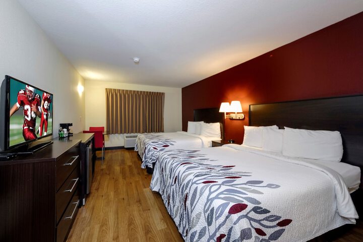 Room 8 of 33