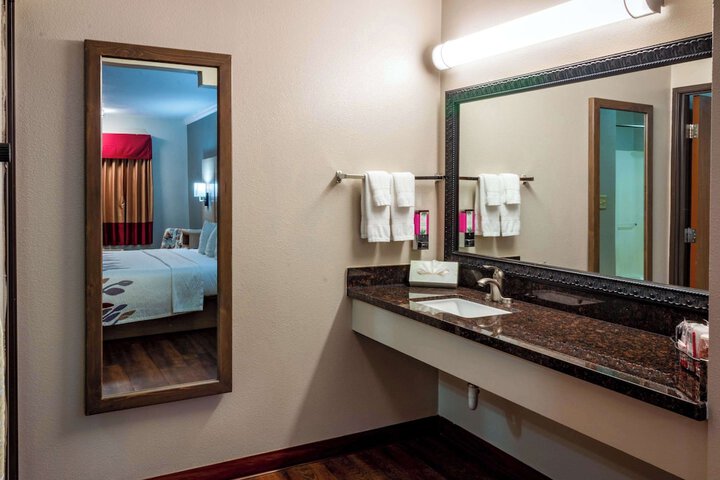 Room 15 of 31