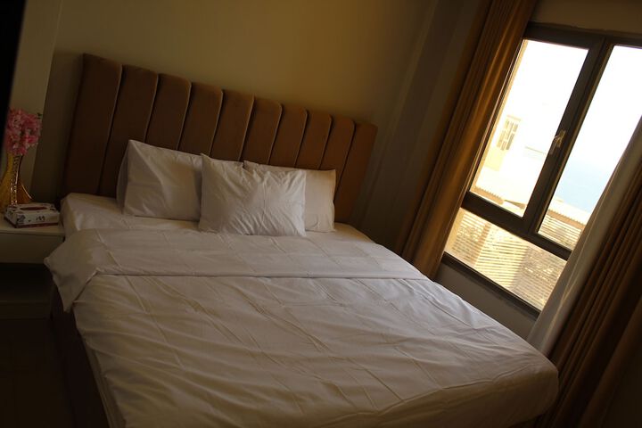 Room 8 of 33