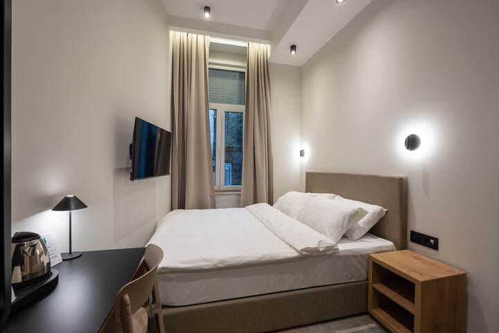 Room 17 of 36