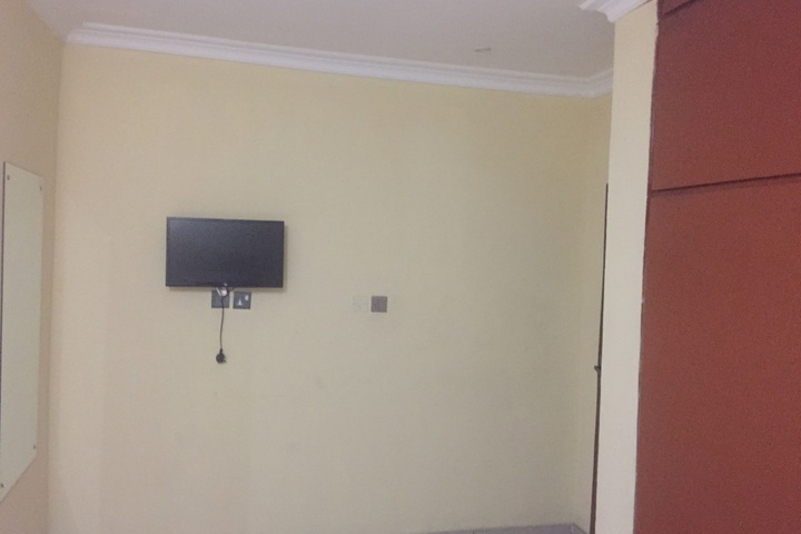 Room 9 of 14