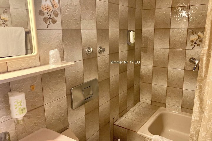 Room 50 of 106