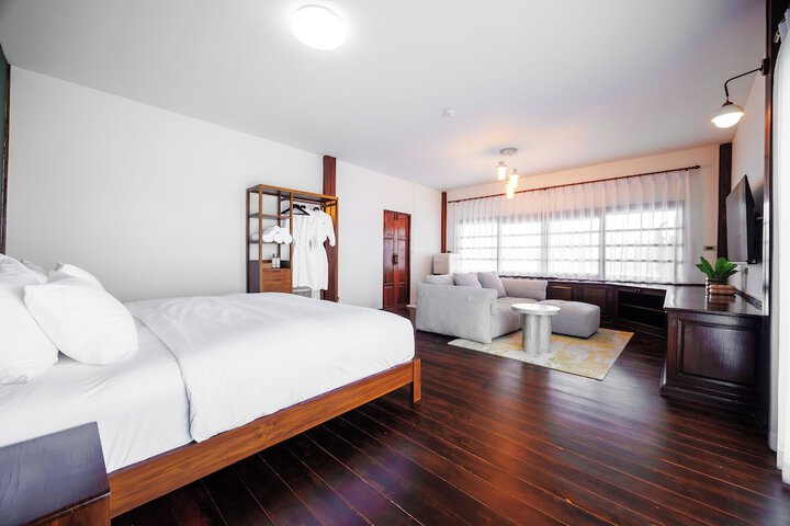 Room 2 of 38