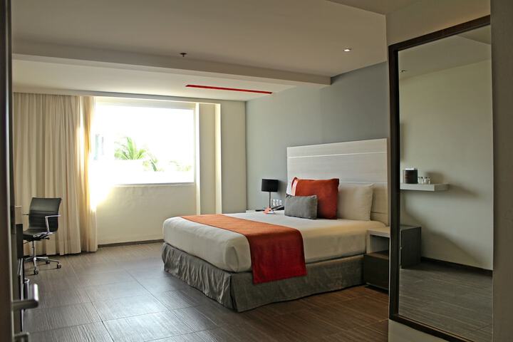 Room 14 of 33