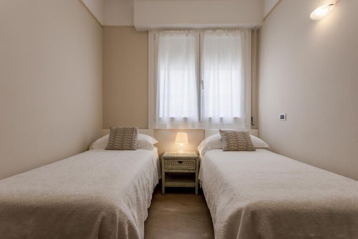Room 28 of 105