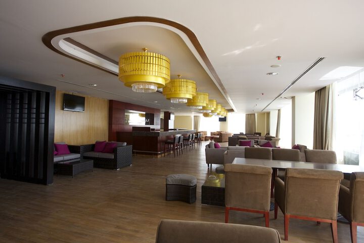 Lounge 39 of 50