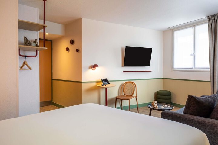 Room 7 of 33