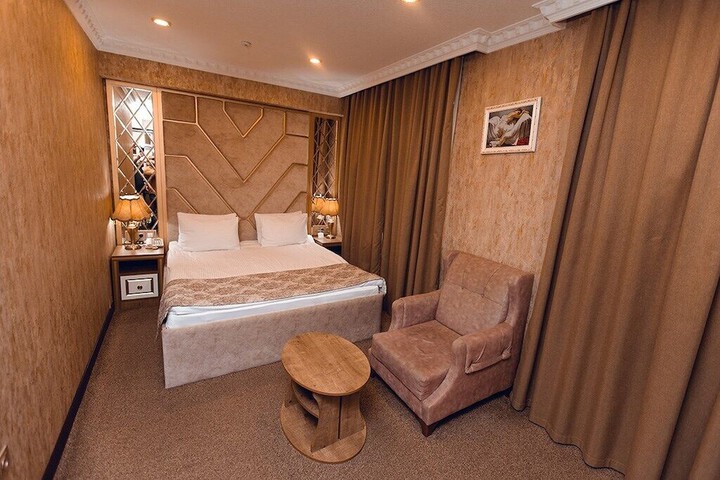 Room 4 of 30